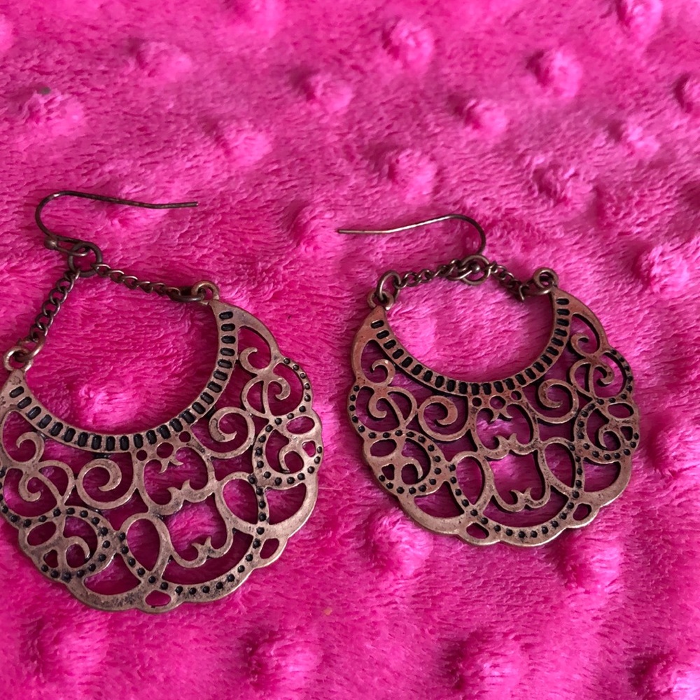 Gorgeous earrings new Women’s 2” drop